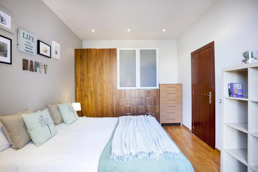Apartments Barcelona & Home Deco Viladomat Exterior photo