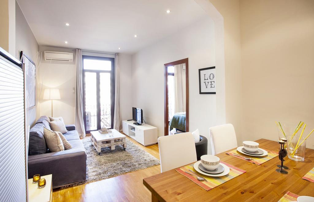 Apartments Barcelona & Home Deco Viladomat Exterior photo